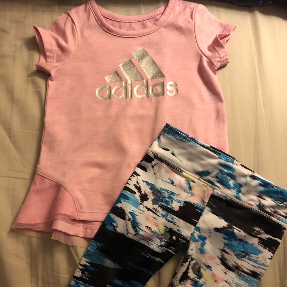 Practically New : Adidas top & pants size 3M